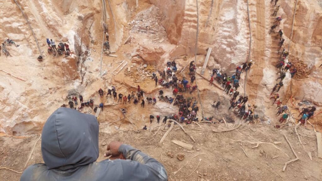 Derrumbe en mina ilegal de Venezuela, deja al menos 16 personas heridas ...