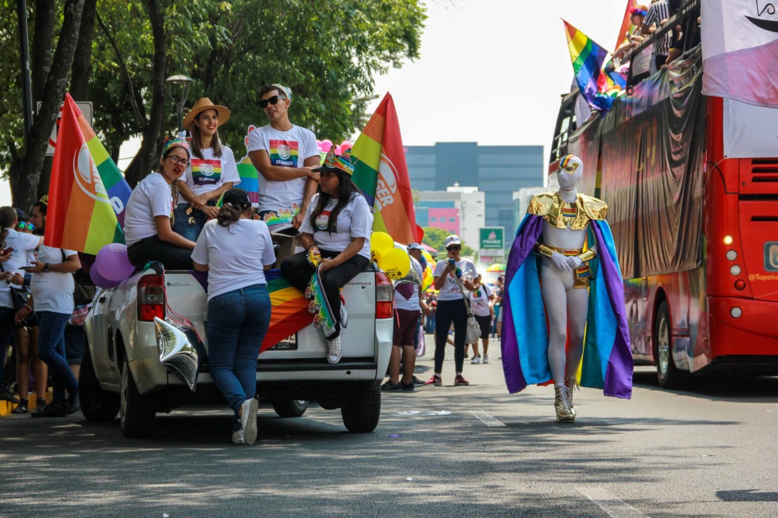 Marcha del Orgullo Guadalajara reúne a miles de personas en jornada de ...